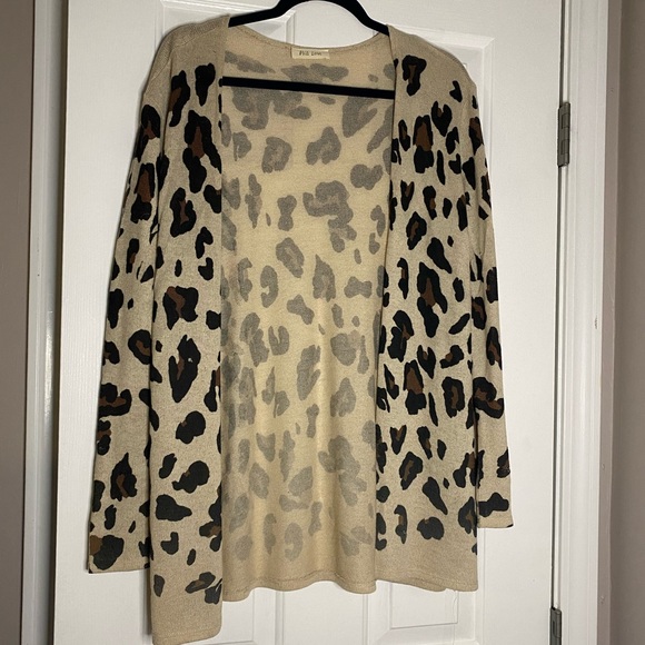Medium leopard cheetah cardigan light - Picture 1 of 7